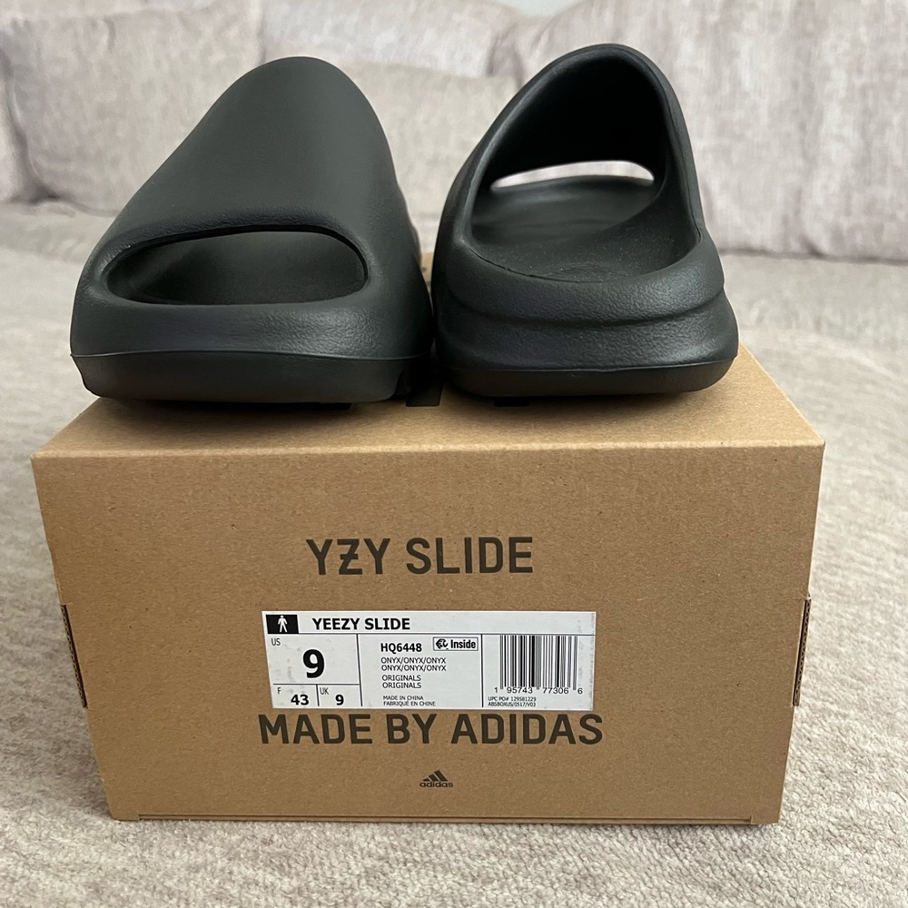 Yeezy Slides (Black)